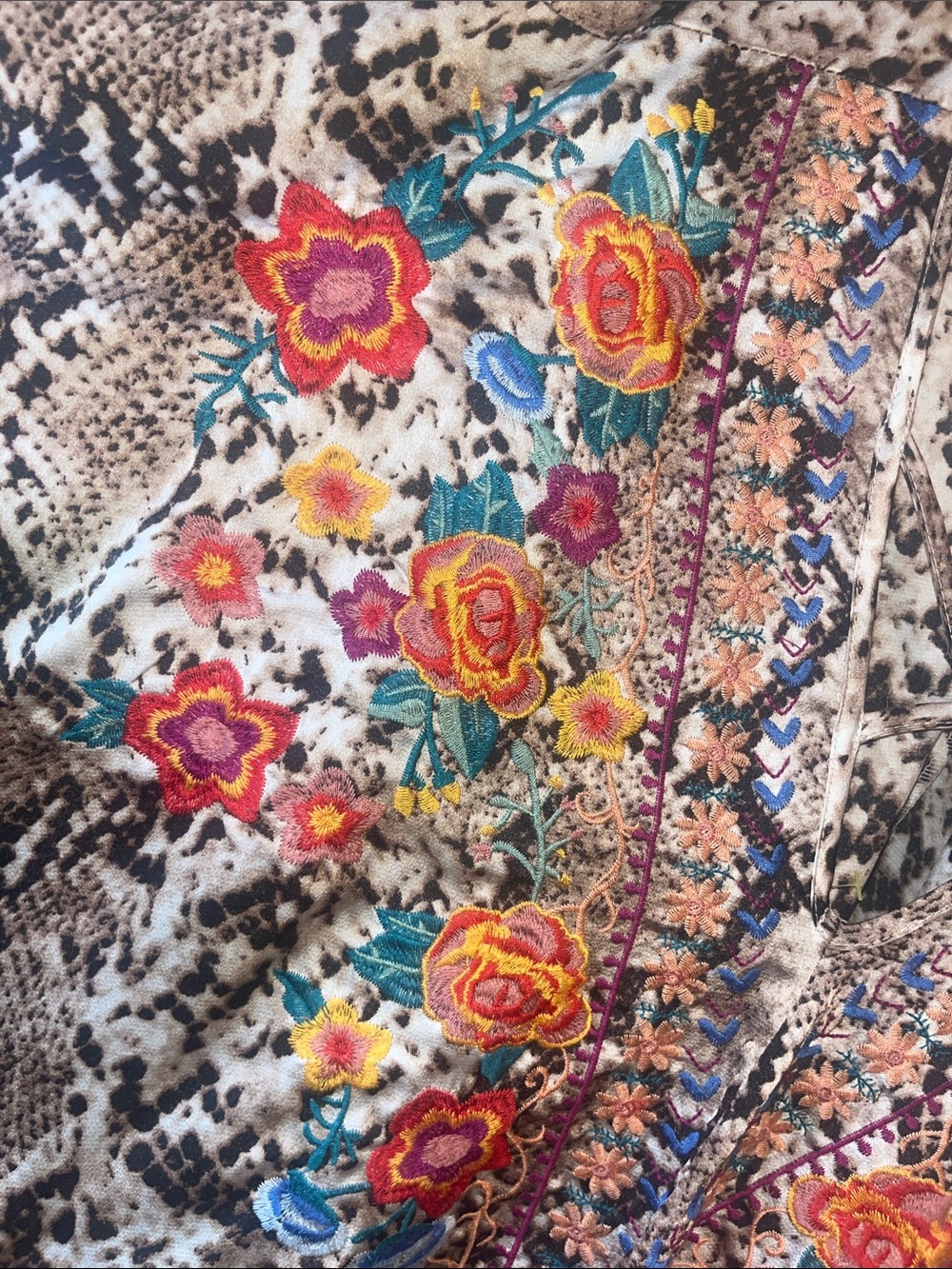 Oddy Snakeskin Print Embroidered Oversized Blouse - Picture 5 of 10